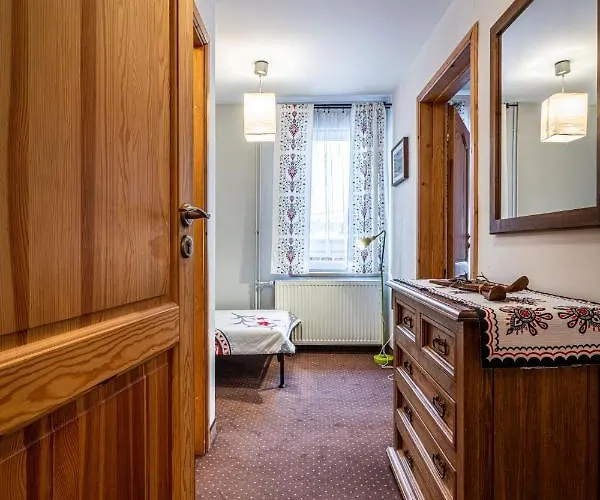 Cicha Woda Centrum בית אירוח